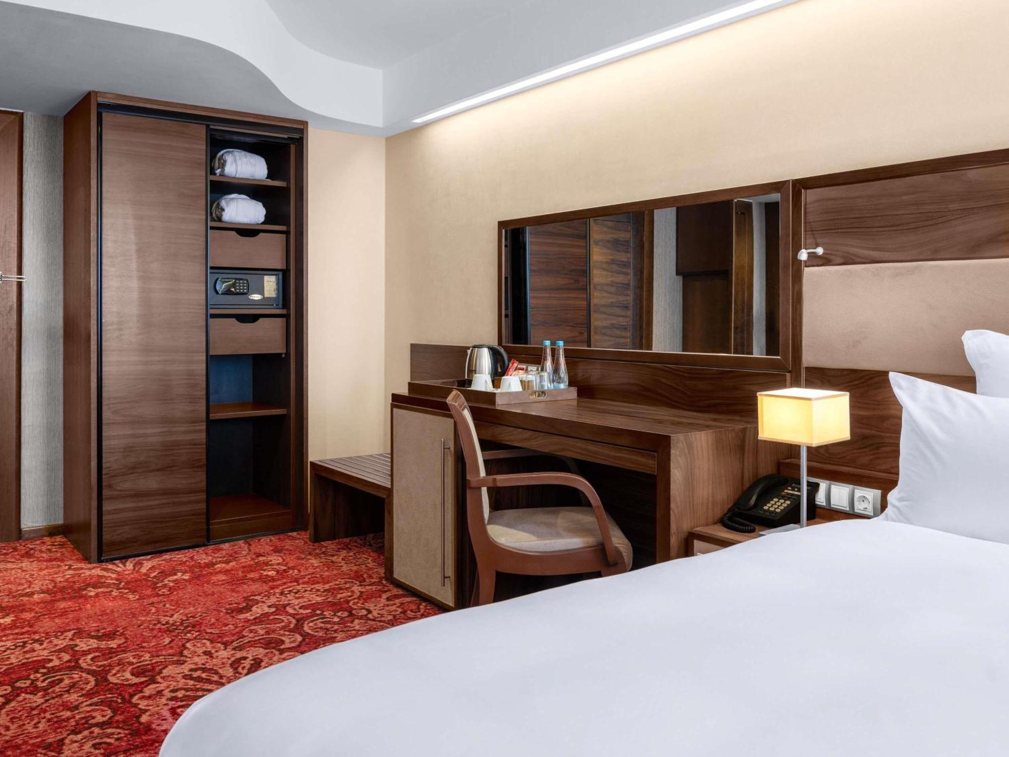 Deluxe King or Twin Room,1739407077:JPEG