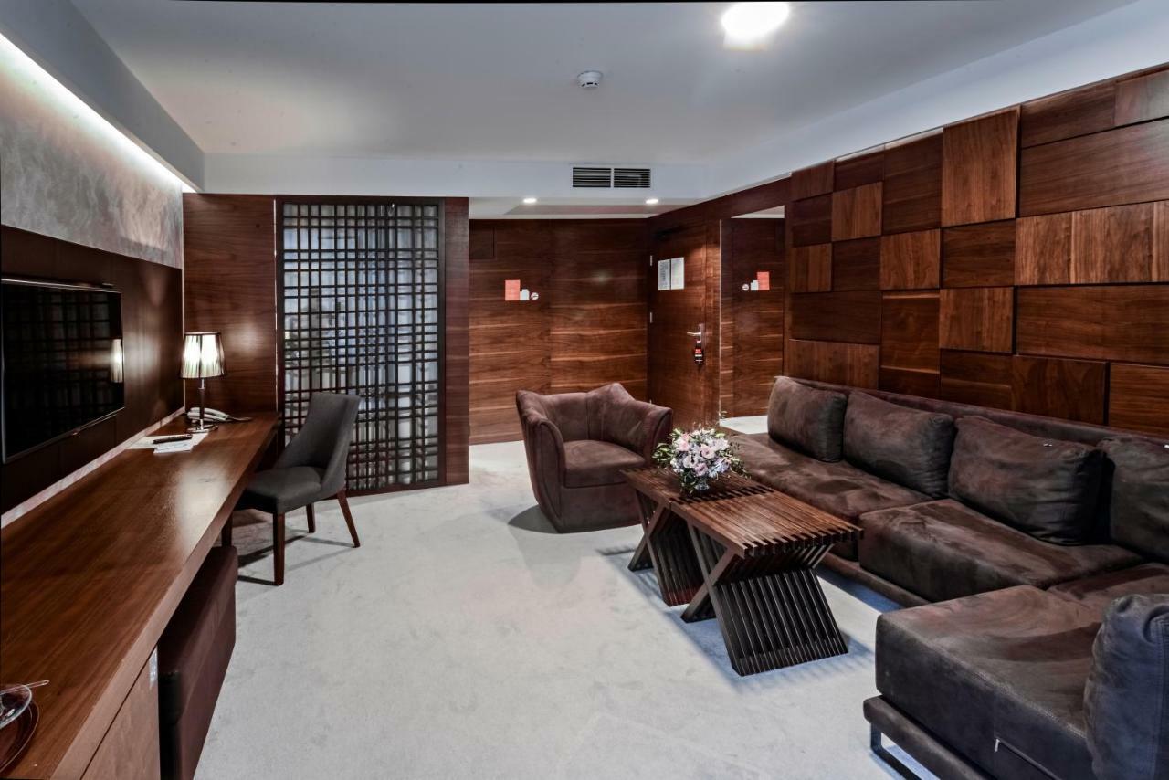 Deluxe Suite